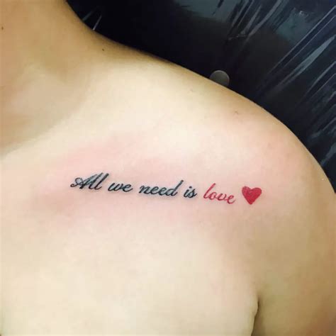 Frases para tatuajes en el hombro para mujeres